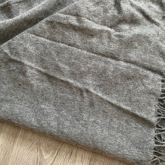 Wilfred 100% wool scarf - Picture 5 of 5